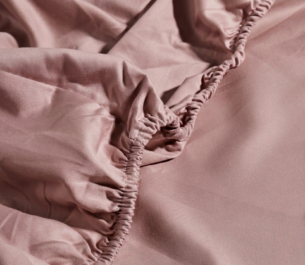 Dusty Rose Plain Fitted Sheet 300 TC